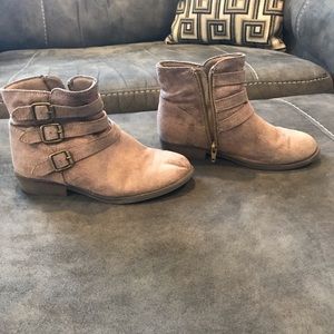 Girls Suede Beige Buckle Boots